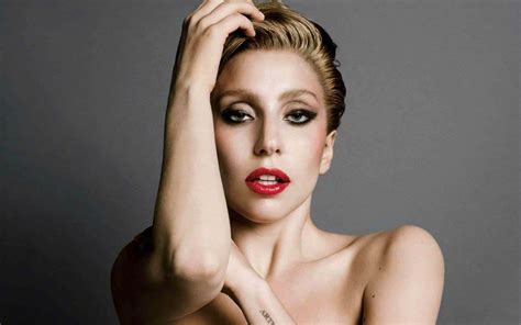 lady gaga boobs|Lady Gaga poses topless for her Netflix documentary Five Foot。